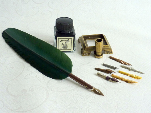 Green Feather Quill Calligraphy Dip Pen with 8 nibs, ink and stand